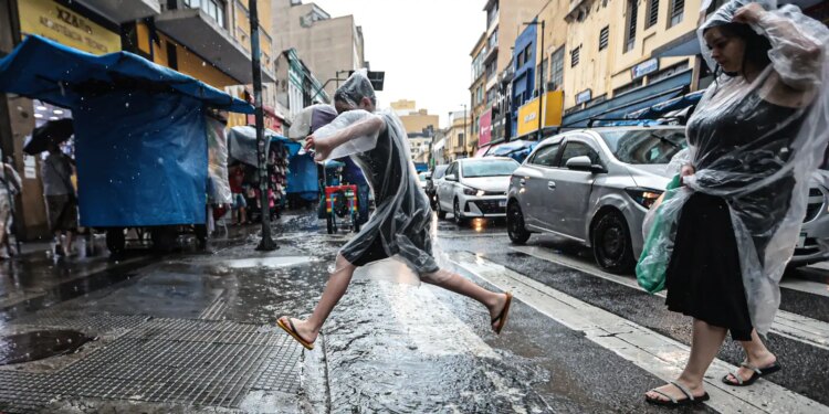 Chuva deve atingir todas as regiões no fim de semana, prevê Inmet