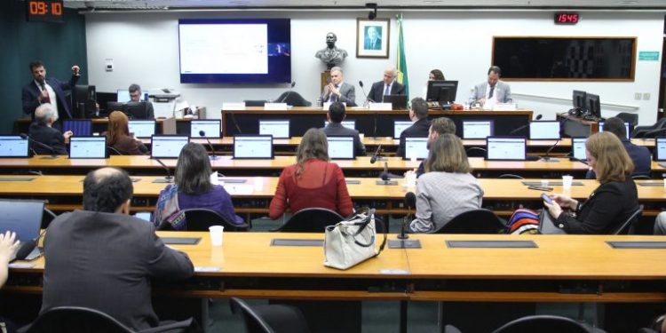 Pirataria aumenta informalidade e custos para a indústria, dizem especialistas em debate na Câmara – Notícias